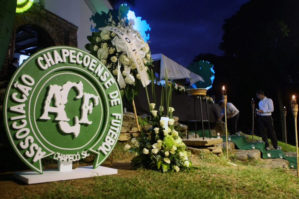 Na stadionie w kolumbijskim Medellin, zamiast planowanego finału Copa Sudamericana, odbyła się żałobna ceremonia po katastrofie samolotu z piłkarzami Chapecoense