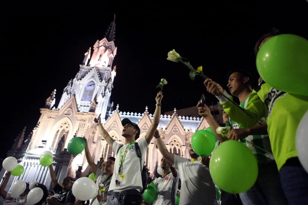 Na stadionie w kolumbijskim Medellin, zamiast planowanego finału Copa Sudamericana, odbyła się żałobna ceremonia po katastrofie samolotu z piłkarzami Chapecoense