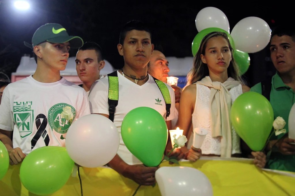 Na stadionie w kolumbijskim Medellin, zamiast planowanego finału Copa Sudamericana, odbyła się żałobna ceremonia po katastrofie samolotu z piłkarzami Chapecoense