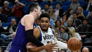 Karl-Anthony Towns (z prawej)