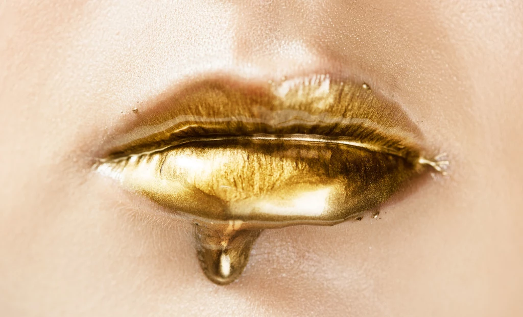 Złoty jest modny nie tylko w makijażach