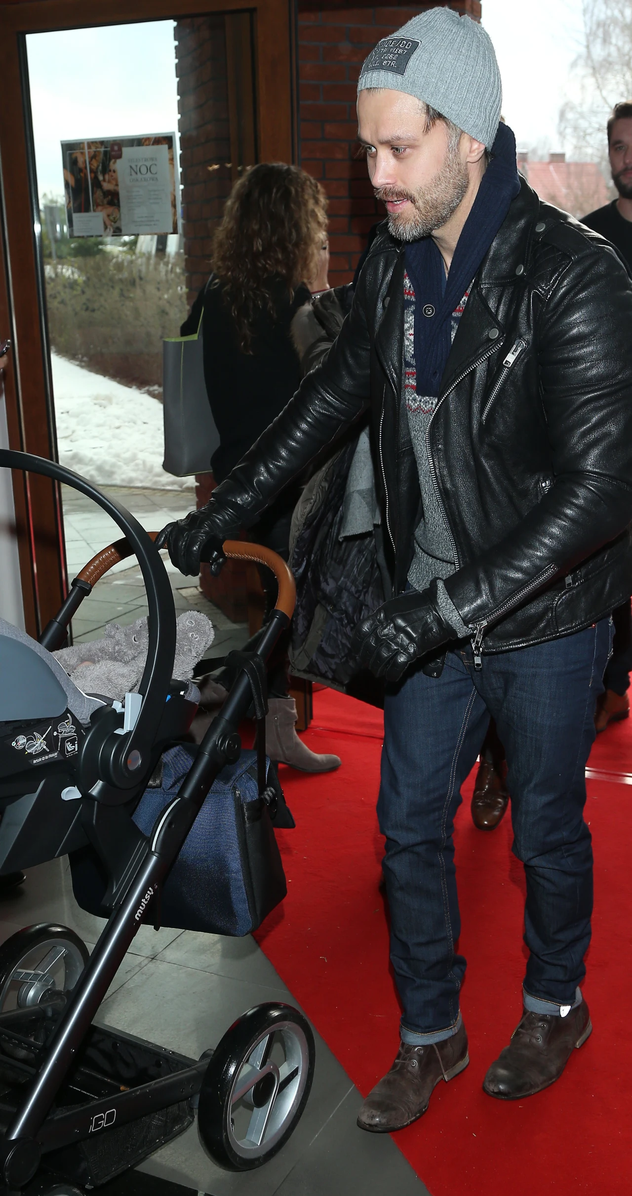 Maciej Zakościelny z dzieckiem Maciej Zakościelny z dzieckiem