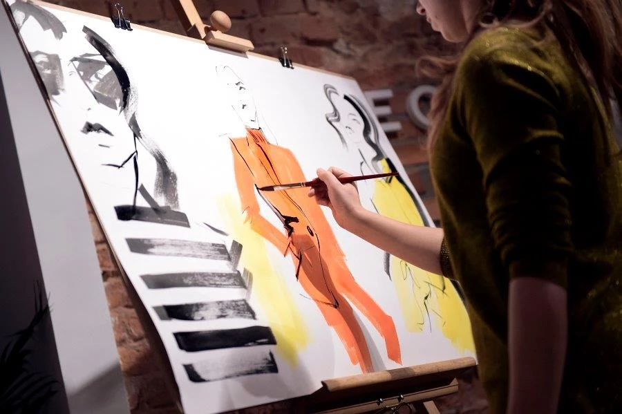 Specjalną atrakcją był performance ilustratorki Eleny Ciupriny. Rysowniczka na żywo naszkicowała 20 letnia historię marki i portretowała zaproszonych. Specjalną atrakcją był performance ilustratorki Eleny Ciupriny. Rysowniczka na żywo naszkicowała 20 letnia historię marki i portretowała zaproszonych.