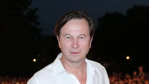 Choć na pierwszy rzut oka sprawia wrażenie niedostępnego, tak naprawdę Piotr Cyrwus jest sympatycznym i wyluzowanym człowiekiem