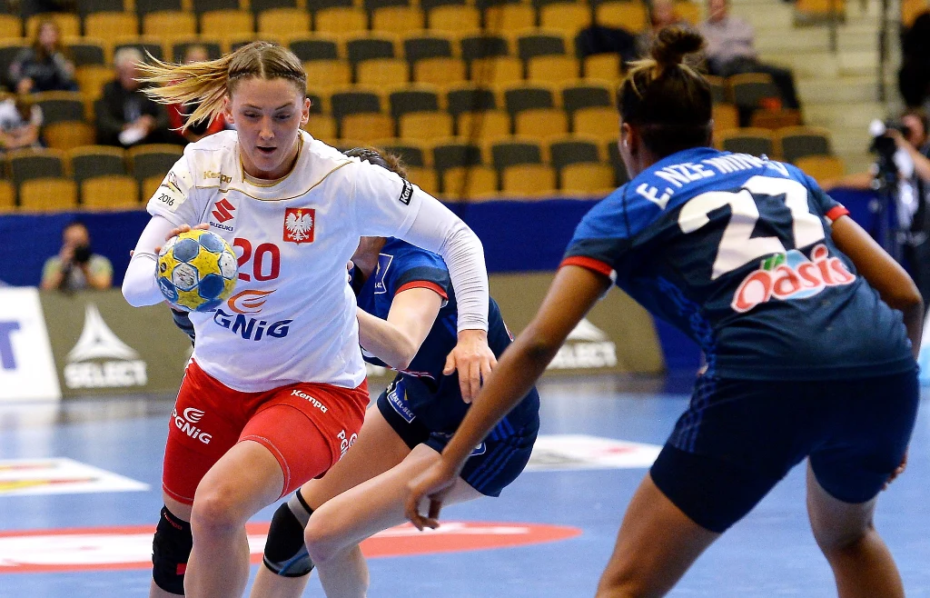 Joanna Drabik (z lewej) w meczu z Francją Joanna Drabik (z lewej) w meczu z Francją