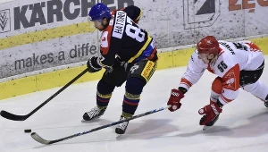 Patryk Noworyta z Cracovii (P) i Jarkko Hauttunen z Podhala walczyli w derbach Małopolski.