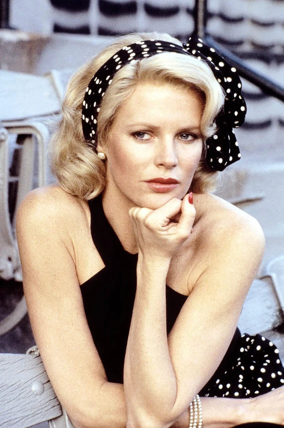 Krótko po roli w dziewczyny agenta 007 Basinger wystąpiła w filmie "Urodzony sportowiec" (1984). Rola w tym sportowym dramacie, zrealizowanym z udziałem takich gwiazd jak Robert Redford czy Glenn Close, pokazała, że Kim jest nie tylko piękna, ale również bardzo utalentowana. Za kreację Memo Paris artystka otrzymała swoją pierwsza nominację do Złotego Globu.