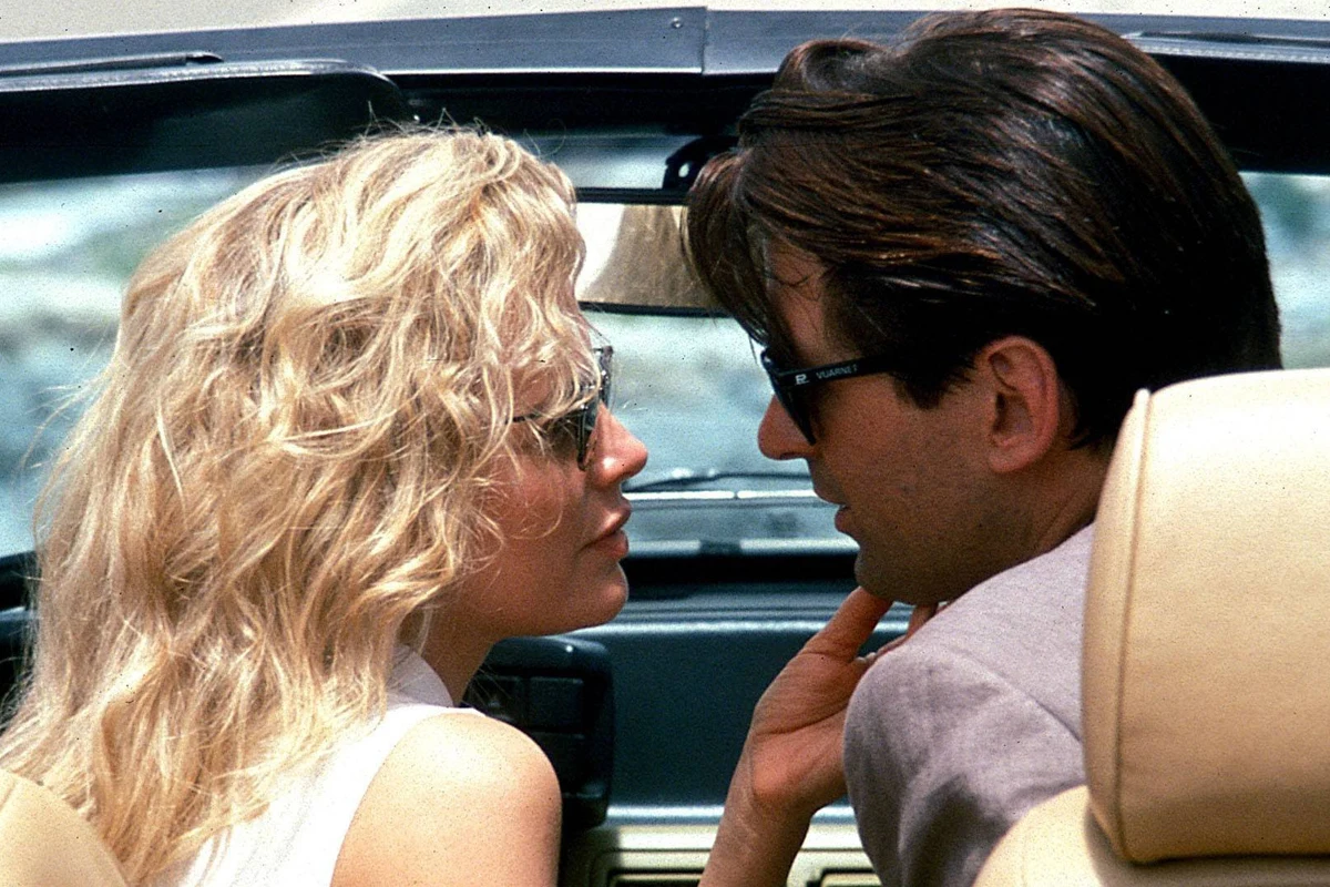 W 1994 roku aktorka wystąpiła w pamiętnej "Ucieczce gangstera" Rogera Donaldsona. Na ekranie stworzyła znakomity duet z Alekiem Baldwinem, który był wówczas jej... mężem. Para poznała się na planie komedii "Zawód pan młody" (1991) i pobrała w sierpniu 1993 roku. Małżeństwo z kolegą po fachu uratowało Basinger z nie lada opresji. Odmawiając zagrania roli w filmie "Uwięziona Helena", gwiazda zerwała kontrakt z wytwórnią May Line Pictures, za co sąd kazał jej zapłacić 8,1 mln dolarów kary. Gdyby nie Alec...