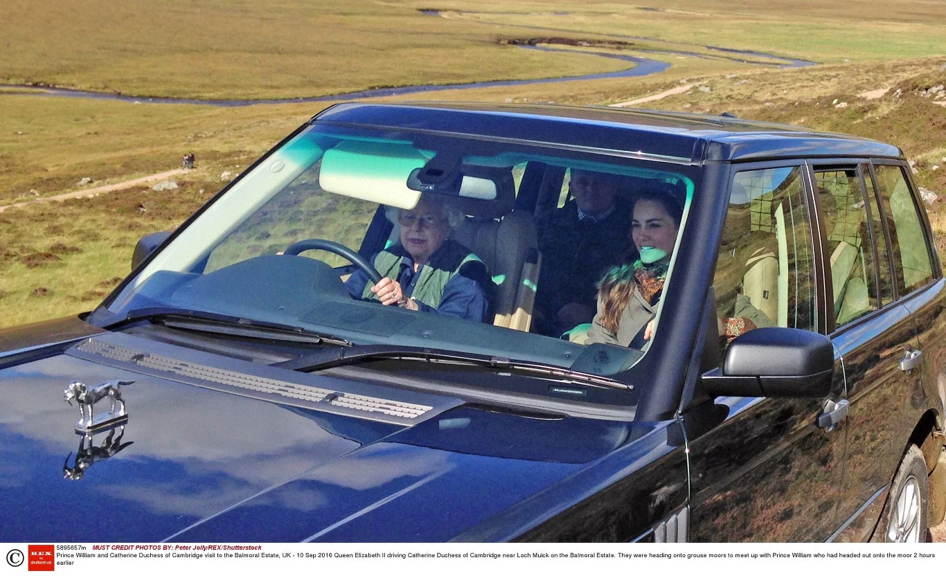 Królowa Elżbieta i księżna Kate