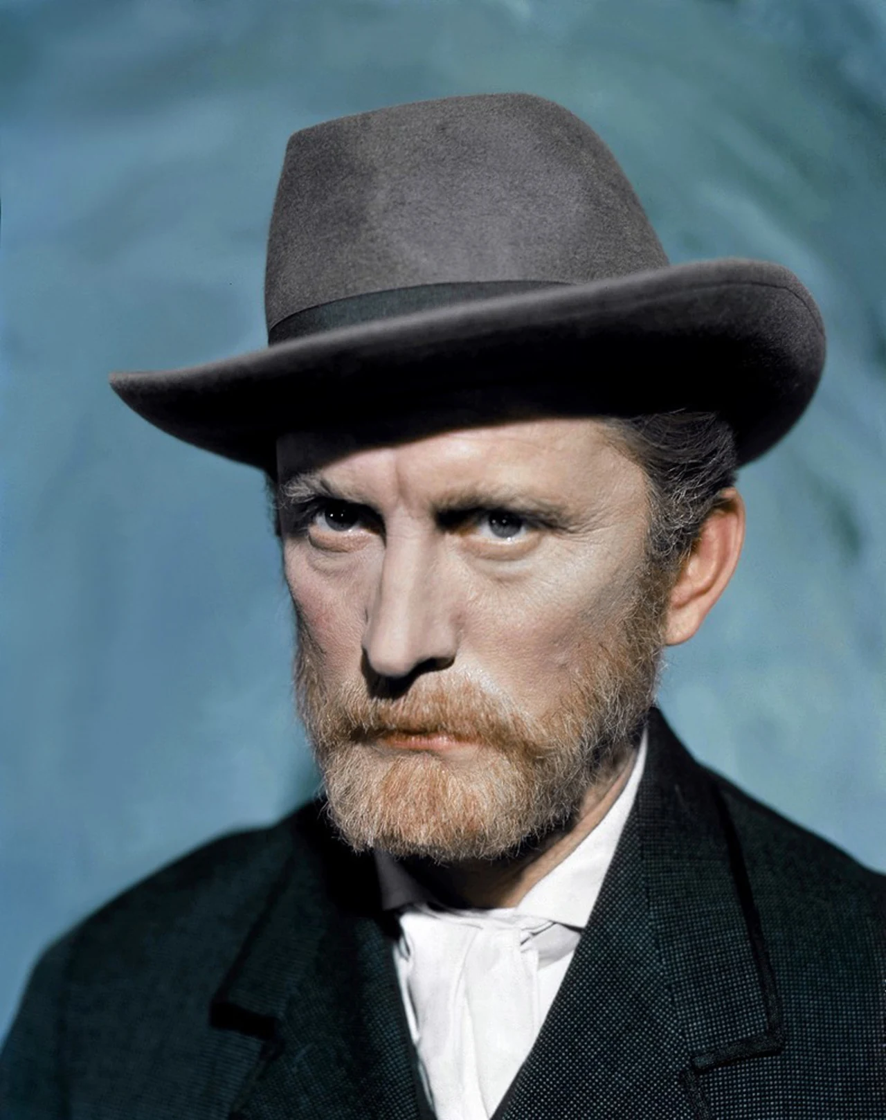 Nominowany do Oscara był jeszcze dwukrotnie: za "Pięknego i złego" (1952) i "Pasję życia" (1956), gdzie zagrał malarza Vincenta van Gougha (na zdjęciu).

Kreacja van Gogha przyniosła mu Złoty Glob, ale twórca filmu - Vincente Minelli - powiedział, że Douglasowi za występ w "Pasji życia" należała się statuetka Akademii.

Sam aktor niezbyt dobrze wspominał czas na planie filmu o van Goghu. '"Nie tylko wyglądałem jak on, do tego byłem w tym samym wieku, którym popełnił samobójstwo"!