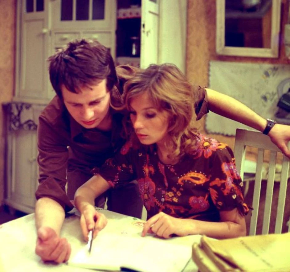 Serial cieszył się dużą popularnością oraz uznaniem krytyki (i władz). Został wyróżniony Nagrodą Przewodniczącego Komitetu d/s Radia i Telewizji. Dodatkowo na Festiwalu Polskiej Twórczości Telewizyjnej w Olsztynie aktorski tercet Stroiński-Łozińska-Szewczyk otrzymał nagrodę za stworzenie popularnych postaci telewizyjnych. Serial cieszył się dużą popularnością oraz uznaniem krytyki (i władz). Został wyróżniony Nagrodą Przewodniczącego Komitetu d/s Radia i Telewizji. Dodatkowo na Festiwalu Polskiej Twórczości Telewizyjnej w Olsztynie aktorski tercet Stroiński-Łozińska-Szewczyk otrzymał nagrodę za stworzenie popularnych postaci telewizyjnych.