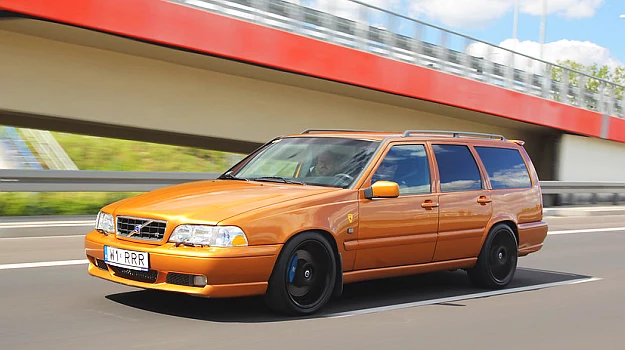 Volvo V70 R