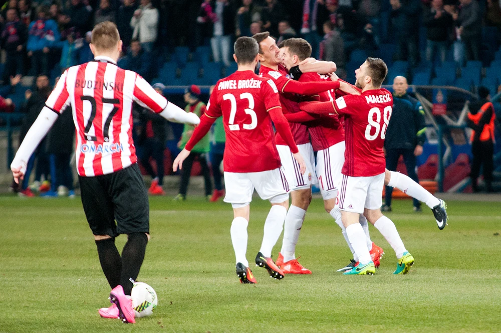 Gola dla Wisły strzelił już w 3. minucie Petar Brlek. Do wyrównania doprowadził Krzysztof Piątek w 72. minucie.