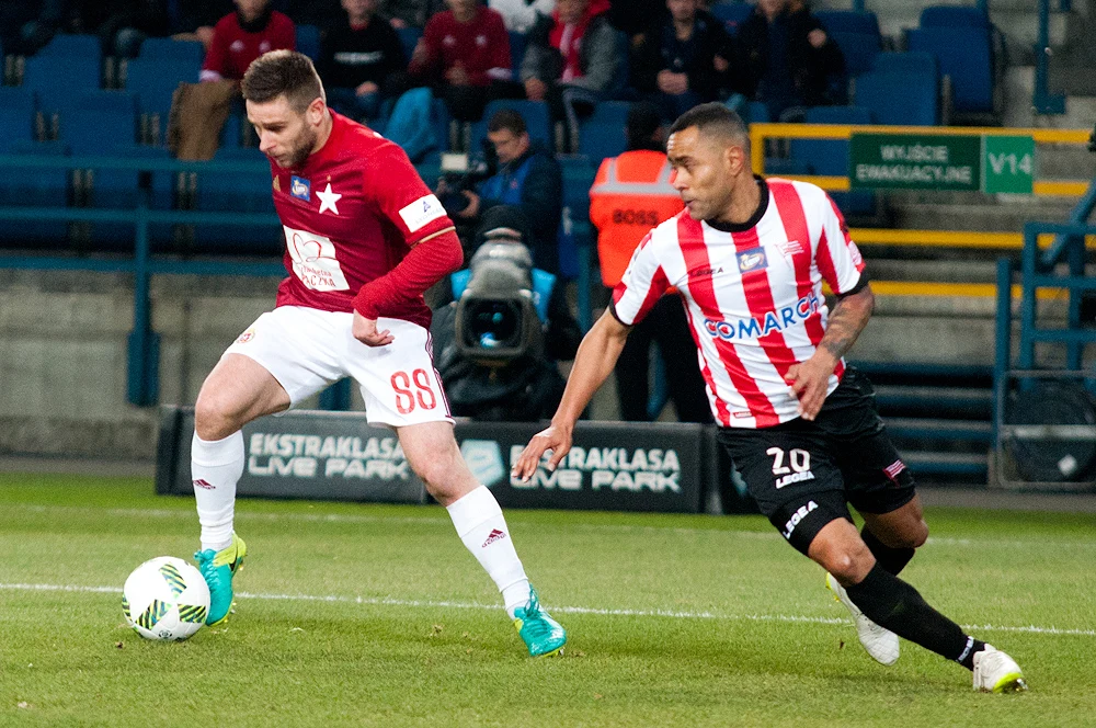 Gola dla Wisły strzelił już w 3. minucie Petar Brlek. Do wyrównania doprowadził Krzysztof Piątek w 72. minucie.