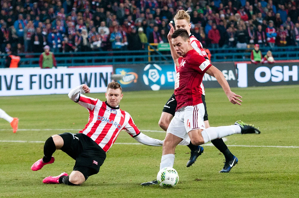 Gola dla Wisły strzelił już w 3. minucie Petar Brlek. Do wyrównania doprowadził Krzysztof Piątek w 72. minucie.