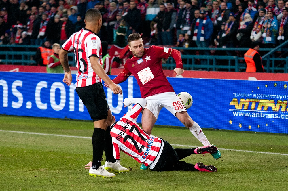 Gola dla Wisły strzelił już w 3. minucie Petar Brlek. Do wyrównania doprowadził Krzysztof Piątek w 72. minucie.