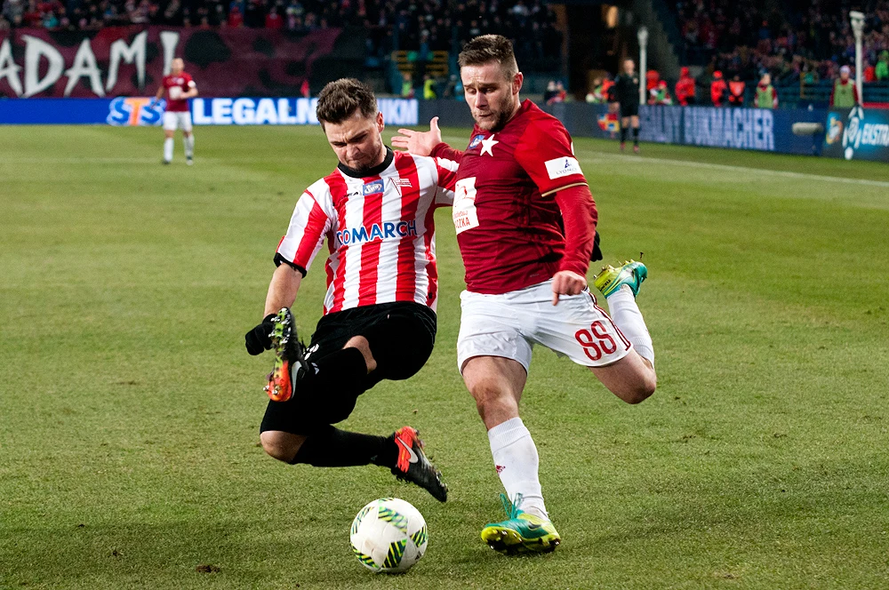 Gola dla Wisły strzelił już w 3. minucie Petar Brlek. Do wyrównania doprowadził Krzysztof Piątek w 72. minucie.