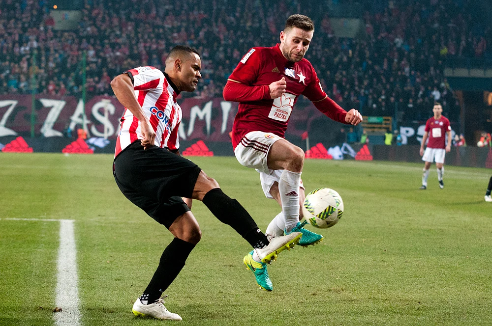 Gola dla Wisły strzelił już w 3. minucie Petar Brlek. Do wyrównania doprowadził Krzysztof Piątek w 72. minucie.