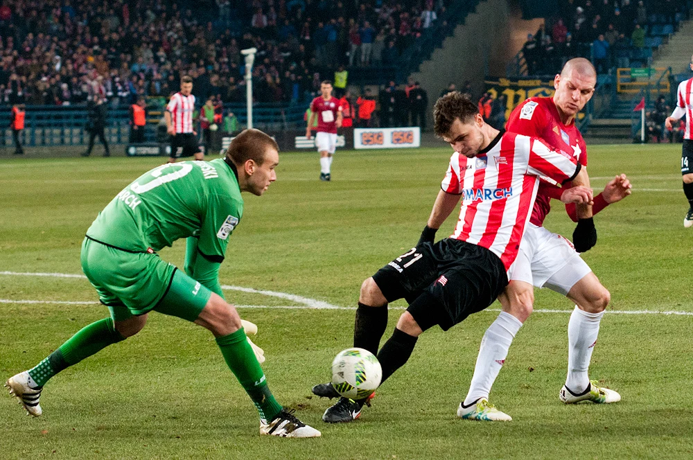 Gola dla Wisły strzelił już w 3. minucie Petar Brlek. Do wyrównania doprowadził Krzysztof Piątek w 72. minucie.