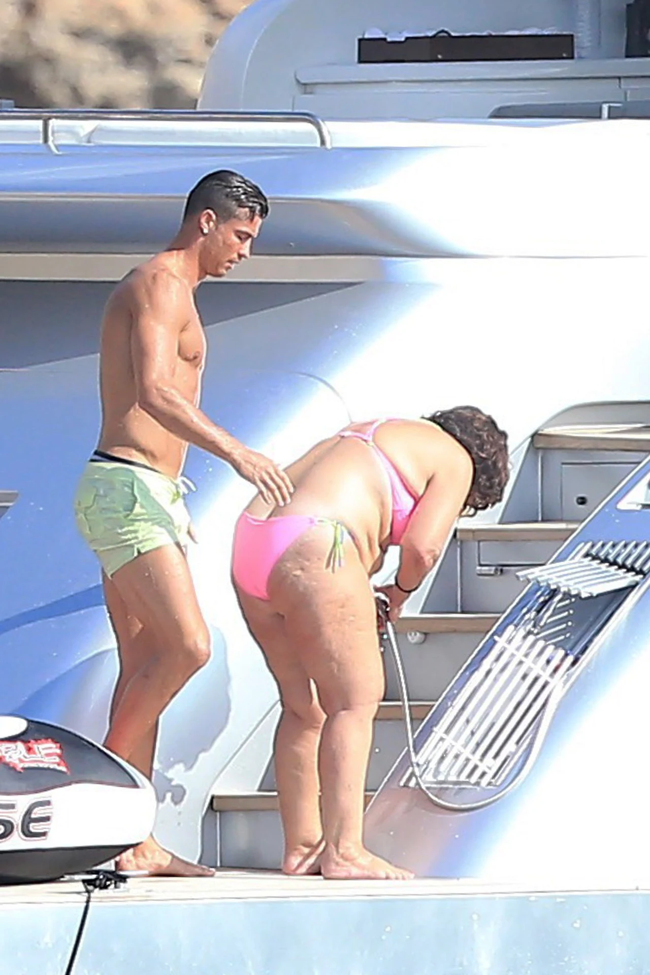 Do niedawna Cristiano był samotny i wakacje spędzał z mamą Do niedawna Cristiano był samotny i wakacje spędzał z mamą