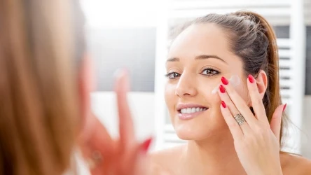 Koniec z ciemnymi workami pod oczami i podrażnioną skórą. Ta maść pomoże 