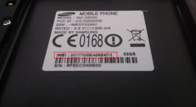 Numer IMEI znajdziemy m.in. pod baterią (obszar zaznaczony na czerwono)