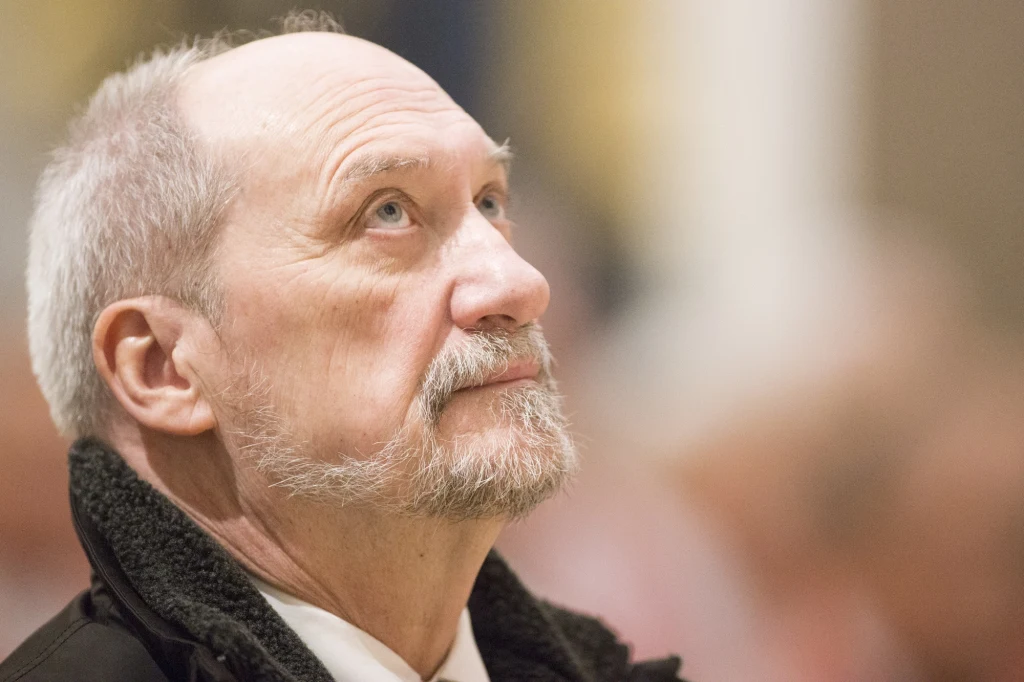 Szef MON Antoni Macierewicz Szef MON Antoni Macierewicz