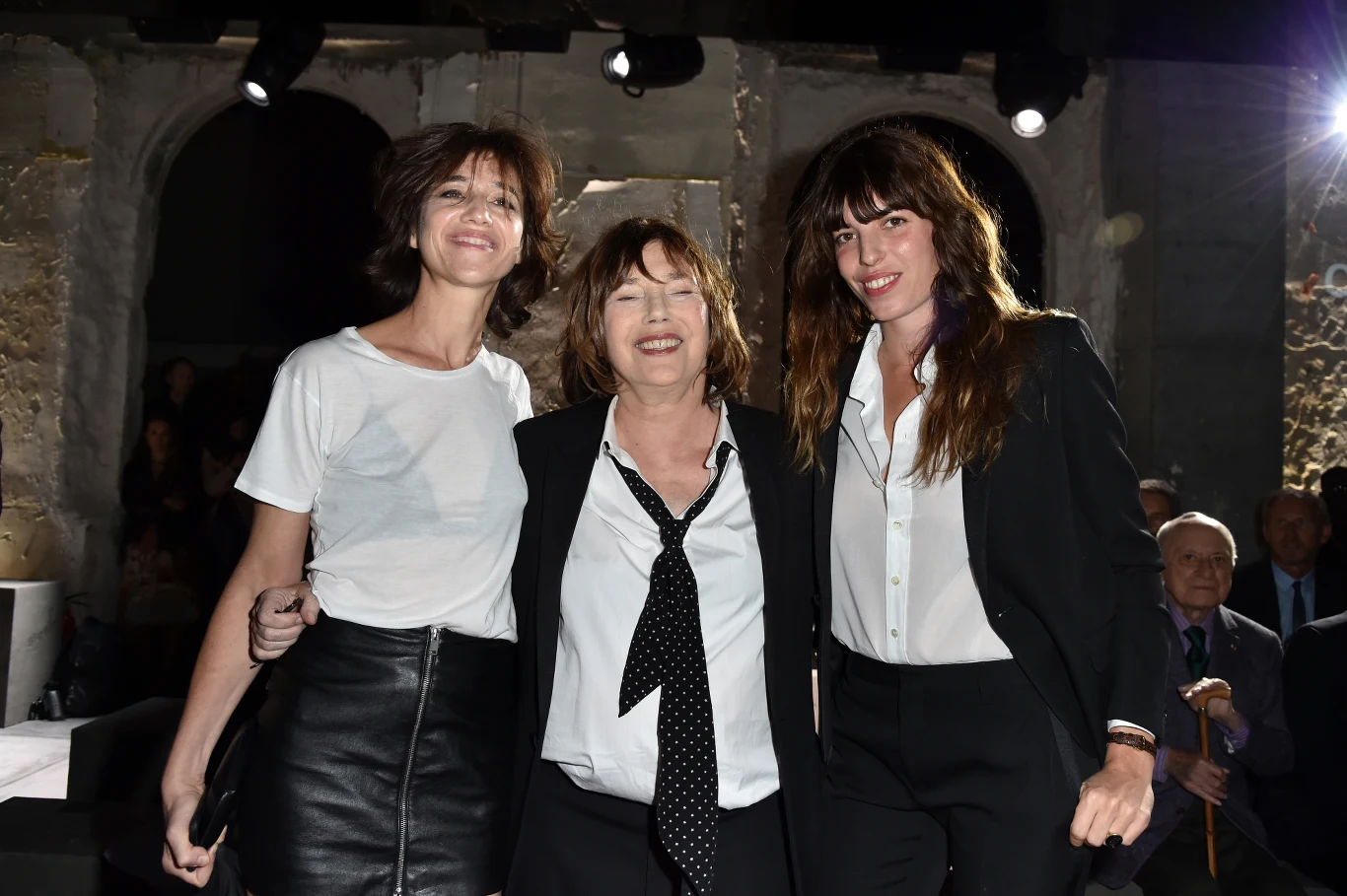 W latach 80. Jane Birkin związała się z reżyserem Jacquesem Doillonem, z którym ma córkę Lou Doillon. Lou uchodziła we Francji za świetnie zapowiadającą się aktorkę i modelkę, ale jak się okazało, i w niej drzemał talent muzyczny, który z czasem zyskał formę dwóch solowych płyt. W grudniu 2013 roku Jane Birkin przeżyła rodzinną tragedię. Jej najstarsza córka, 46-letnia wówczas Kate Berry, zginęła po upadku z balkonu apartamentu w Paryżu. Kate była uznaną fotografką, a jej zdjęcia pojawiały się w m.in. "Sunday Times" i brytyjskiej edycji magazynu "Vogue". Zostawiła 26-letniego syna - Romana de Kermadeca