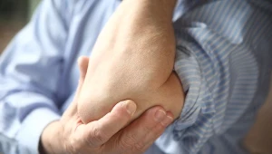 Wbrew nazwie, na łokieć tenisisty rzadko cierpią sportowcy