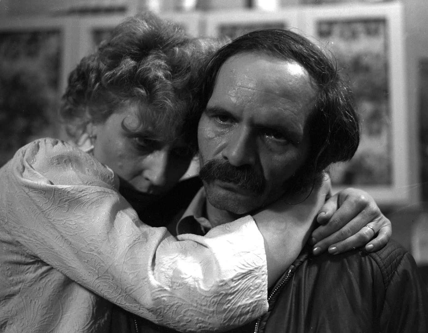 Swoją przygodę z kinem Smoleń rozpoczął od filmowej roli "fachowca" w komedii "Filip z konopi" Józefa Gębskiego (1981). Później zagrał jeszcze w kilku produkcjach, pojawiając się m.in. jako pan Stasio w "Kochankach mojej mamy" Radosława Piwowarskiego, z Krystyną Jandą (1985).