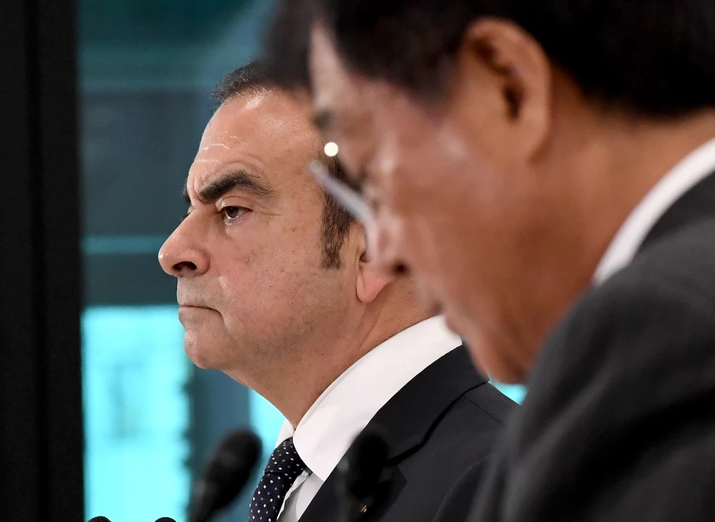 Carlos Ghosn i Osamu Masuko z Mitsubishi