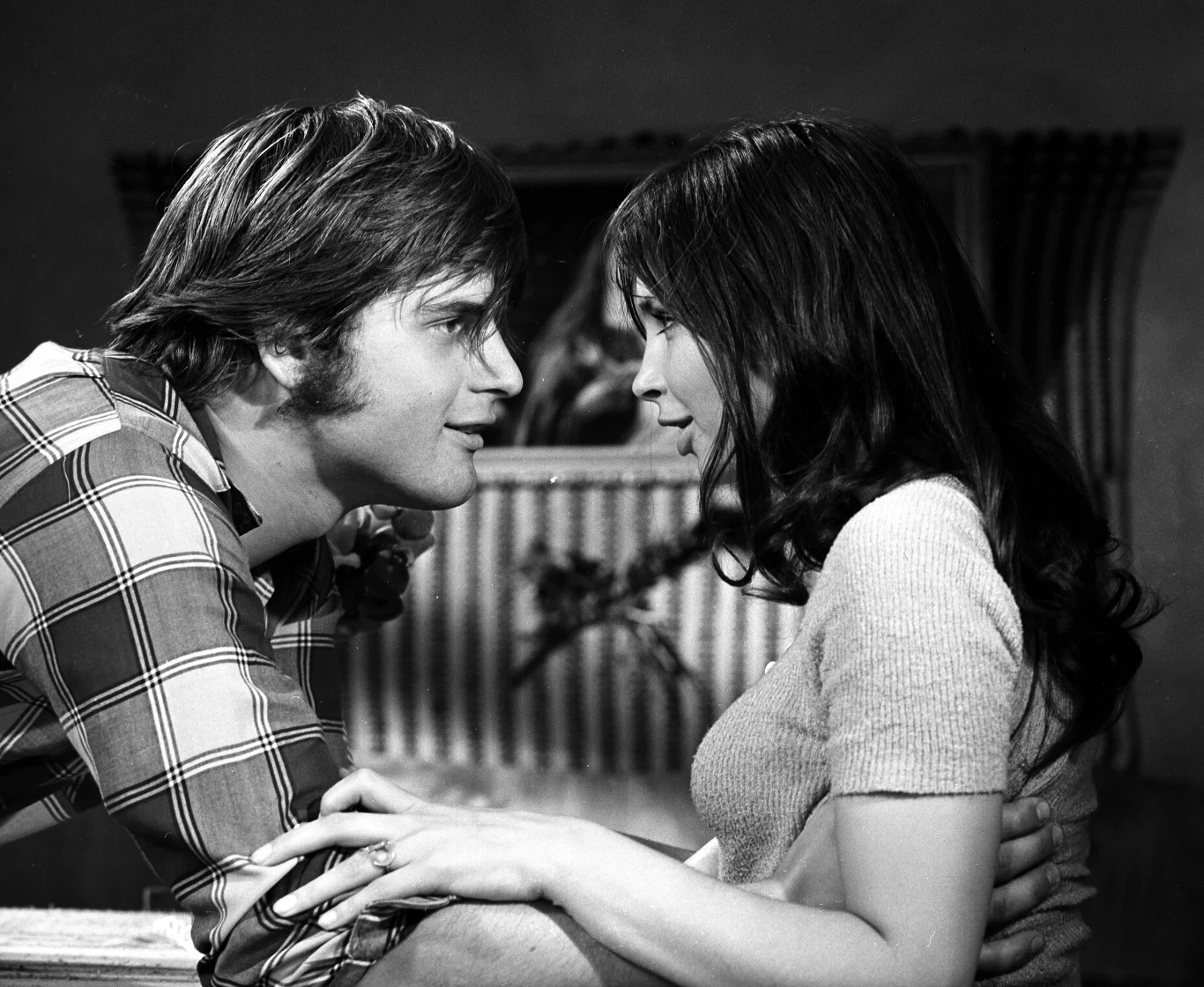 Andrzej Wasilewicz był absolwentem warszawskiej PWST.

Na ekranie debiutował jeszcze w czasie studiów. W roku 1974 wcielił się w postać Zenka Adamca, narzeczonego Ani, bohaterki Anny Dymnej w "Nie ma mocnych", drugiej części sagi o Kargulach i Pawlakach.