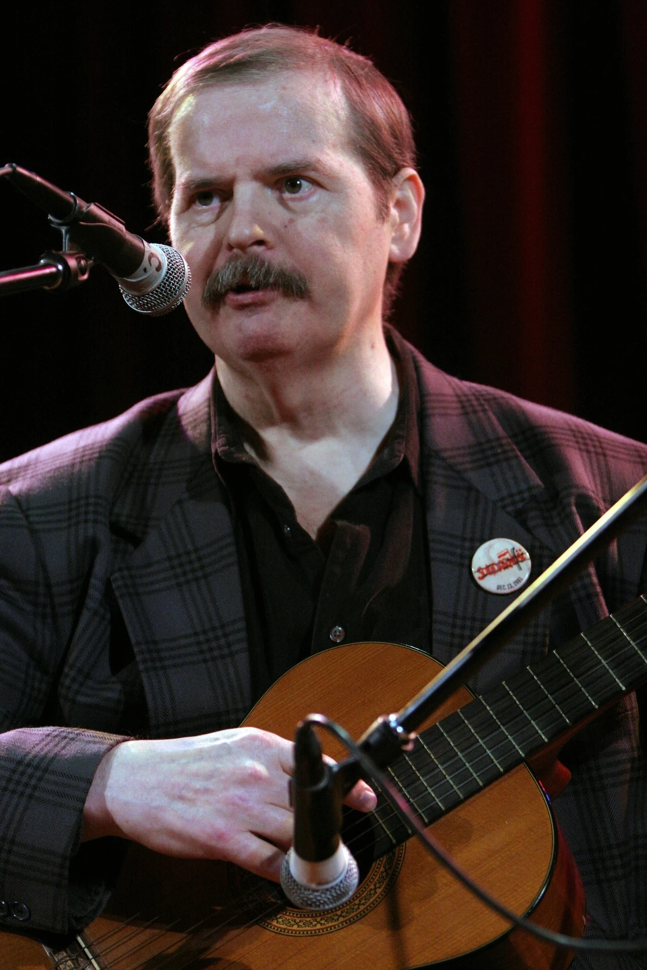 Wasilewicz był też piosenkarzem. Skomponował ponad 200 ballad. Do kraju przyjechał dopiero w 1997 roku, by zagrać w filmie "Szczęśliwego Nowego Jorku". Na stałe mieszkał w USA.
 