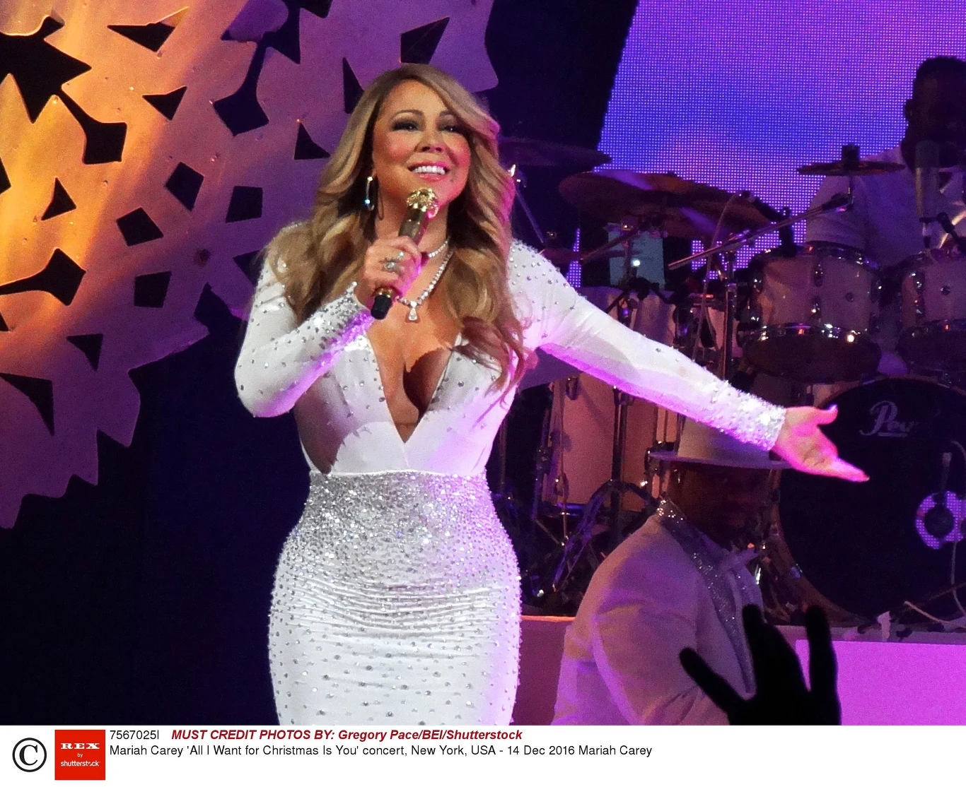 "All I Want for Christmas Is You" to utwór Mariah Carey z 1994 roku. Piosenka była singlem promującym jej płytę "Merry Christmas" i stała się międzynarodowym przebojem, który co roku wzbogaca atmosferę świąt