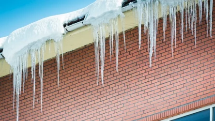 Ile kosztuje usuwania sopli i śniegu z dachu?