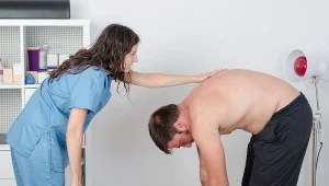 Kifoza w zaawansowanej formie przyjmuje postać garbu