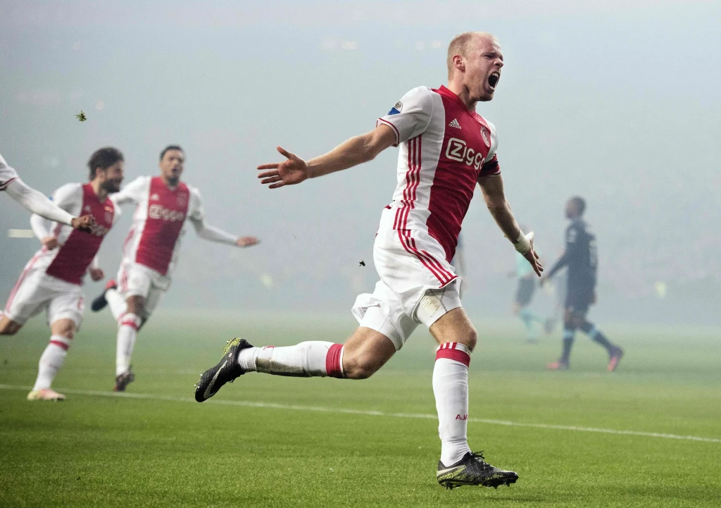Davy Klaassen cieszy się z gola dla Ajaksu Davy Klaassen cieszy się z gola dla Ajaksu