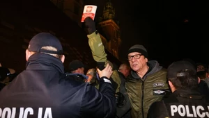 Maciej Maleńczuk protestuje pod Wawelem