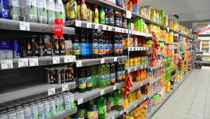 Wielkopowierzchniowe sklepy spożywcze czeka rewolucja. Chodzi o wchodzący w życie już od przyszłego roku system kaucyjny