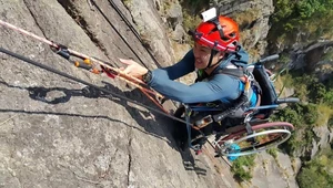 Wspinał się na wózku! 33-letni Lai Chi-wai zdobył Lion Rock Hill