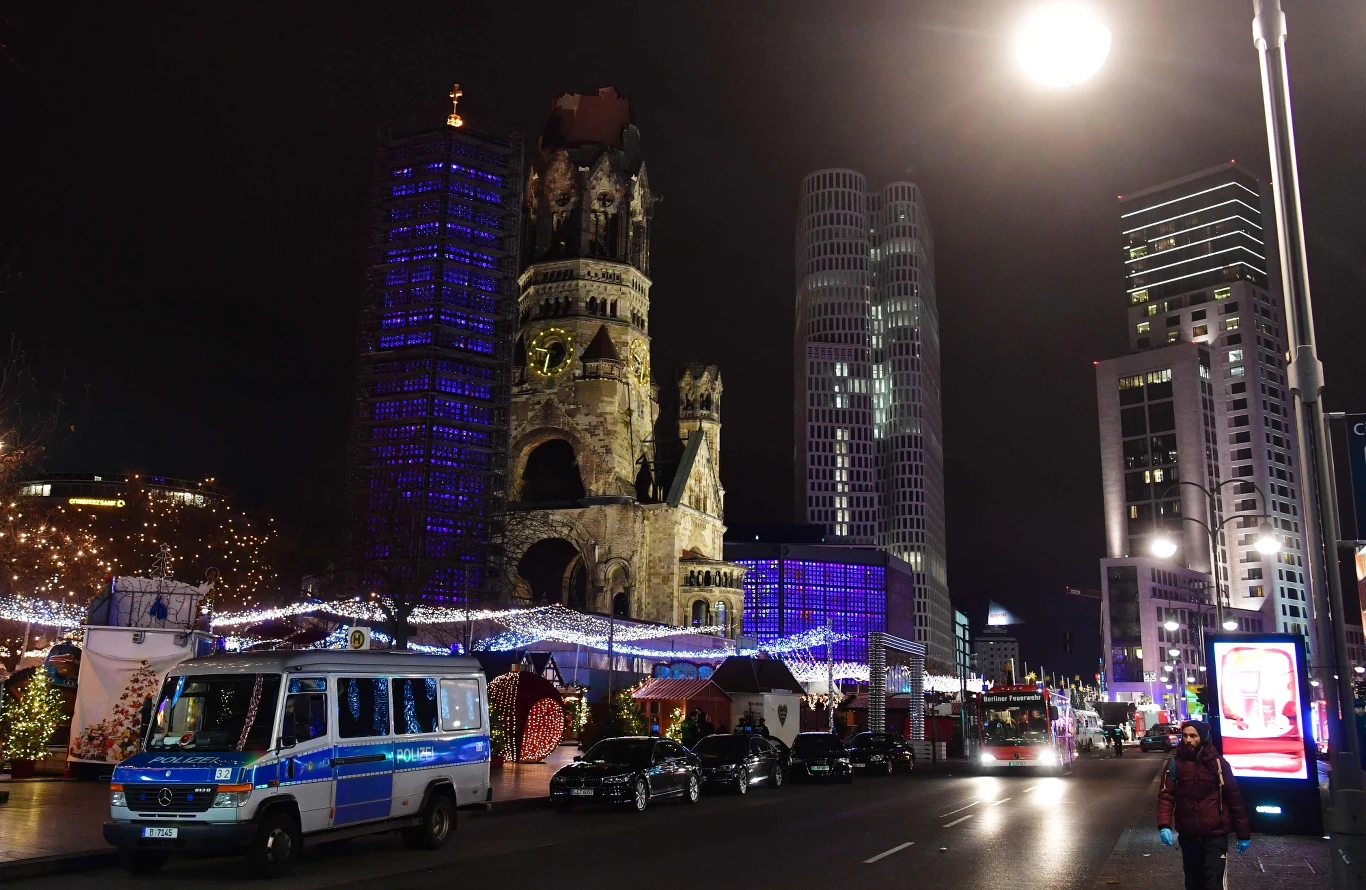 Ciężarówka wjechała w jarmark świąteczny w Berlinie 