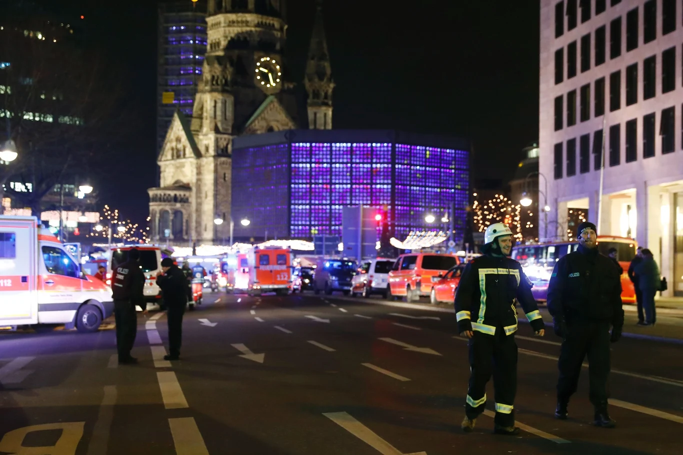 Ciężarówka wjechała w jarmark świąteczny w Berlinie 