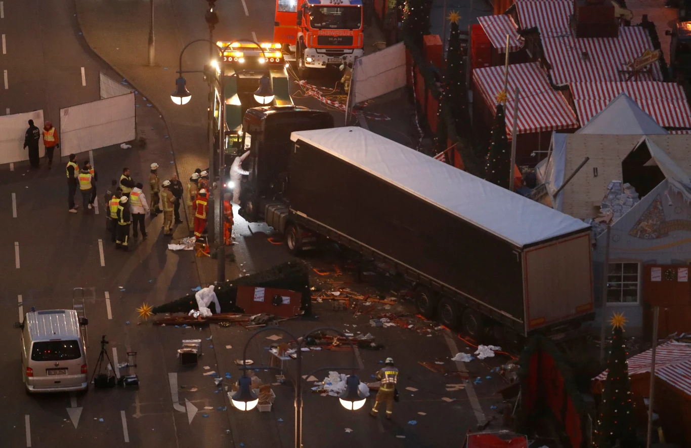 Niemieccy śledczy zakładają, że kierowca działał celowo i określają zajście mianem zamachu terrorystycznego