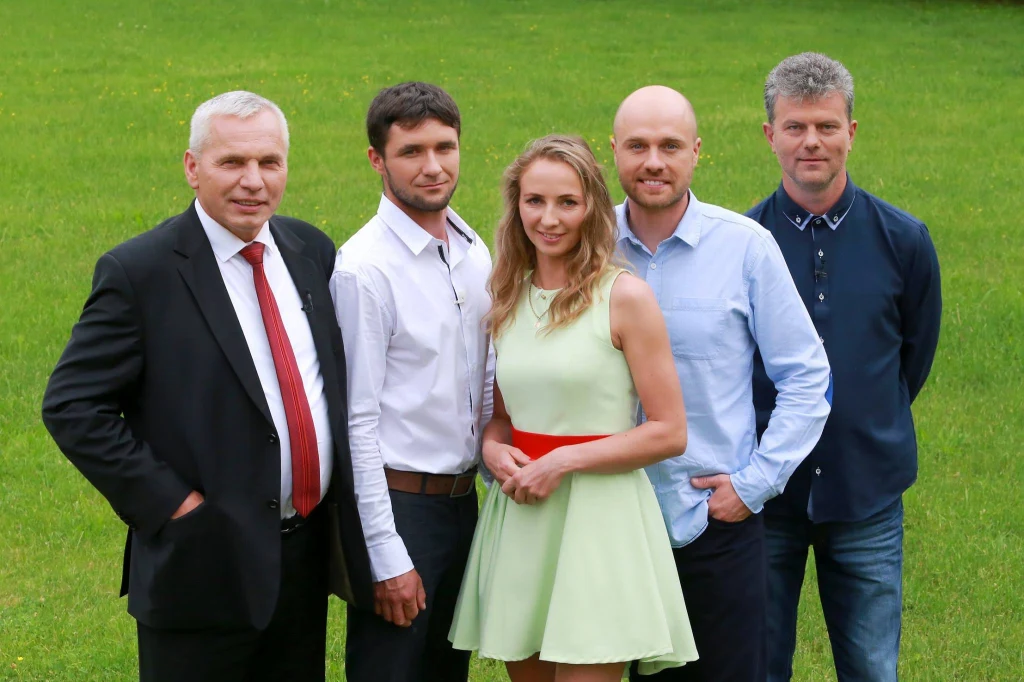 Bohaterowie trzeciej edycji programu "Rolnik szuka żony": Zbiegniew, Szymon, Monika, Łukasz i Marek Bohaterowie trzeciej edycji programu "Rolnik szuka żony": Zbiegniew, Szymon, Monika, Łukasz i Marek