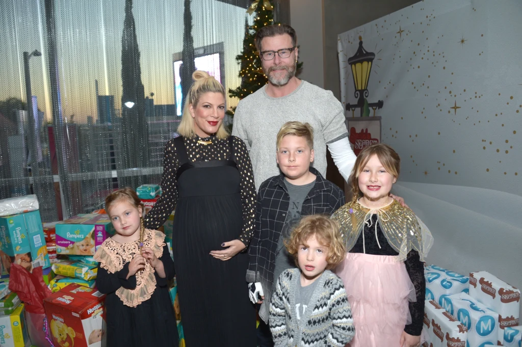 Tori Spelling z mężem i dziećmi