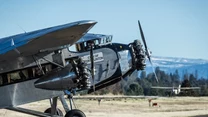 Ford Trimotor "City of Wichita" z 1928 roku, który wciąż przewozi pasażerów. Teraz na trasach widokowych