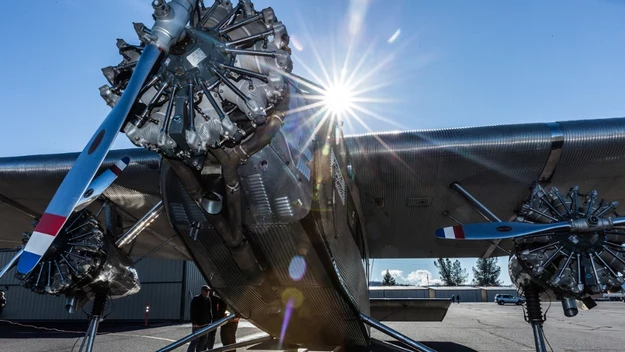 Ford Trimotor "City of Wichita" z 1928 roku, który wciąż przewozi pasażerów. Teraz na trasach widokowych