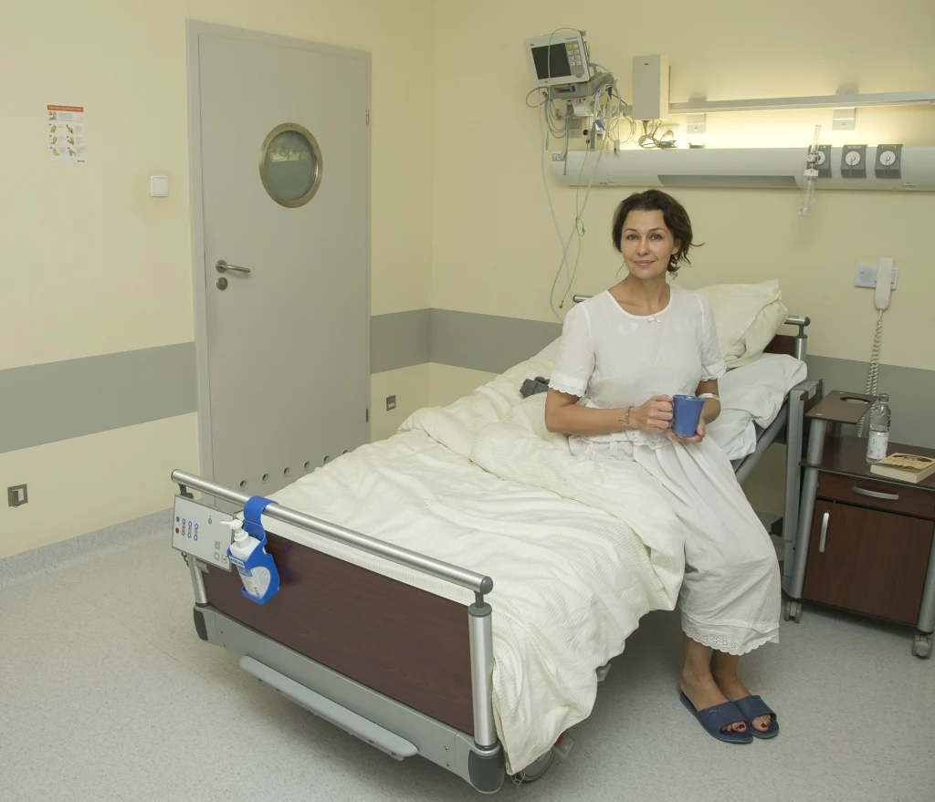 Anna Popek pozuje w szpitalu
