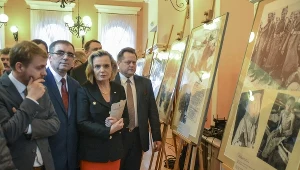 Anna Maria Anders na wystawie, podczas której doszło do zdarzenia