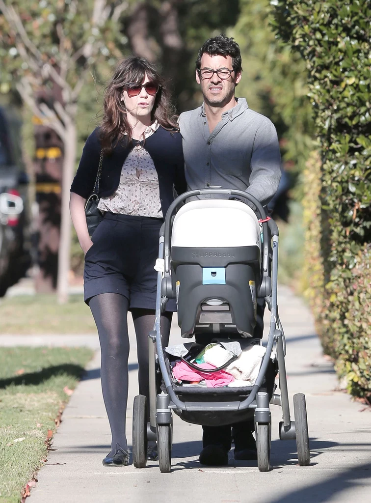 Zooey Deschanel i Jacob Pechenik z córeczką